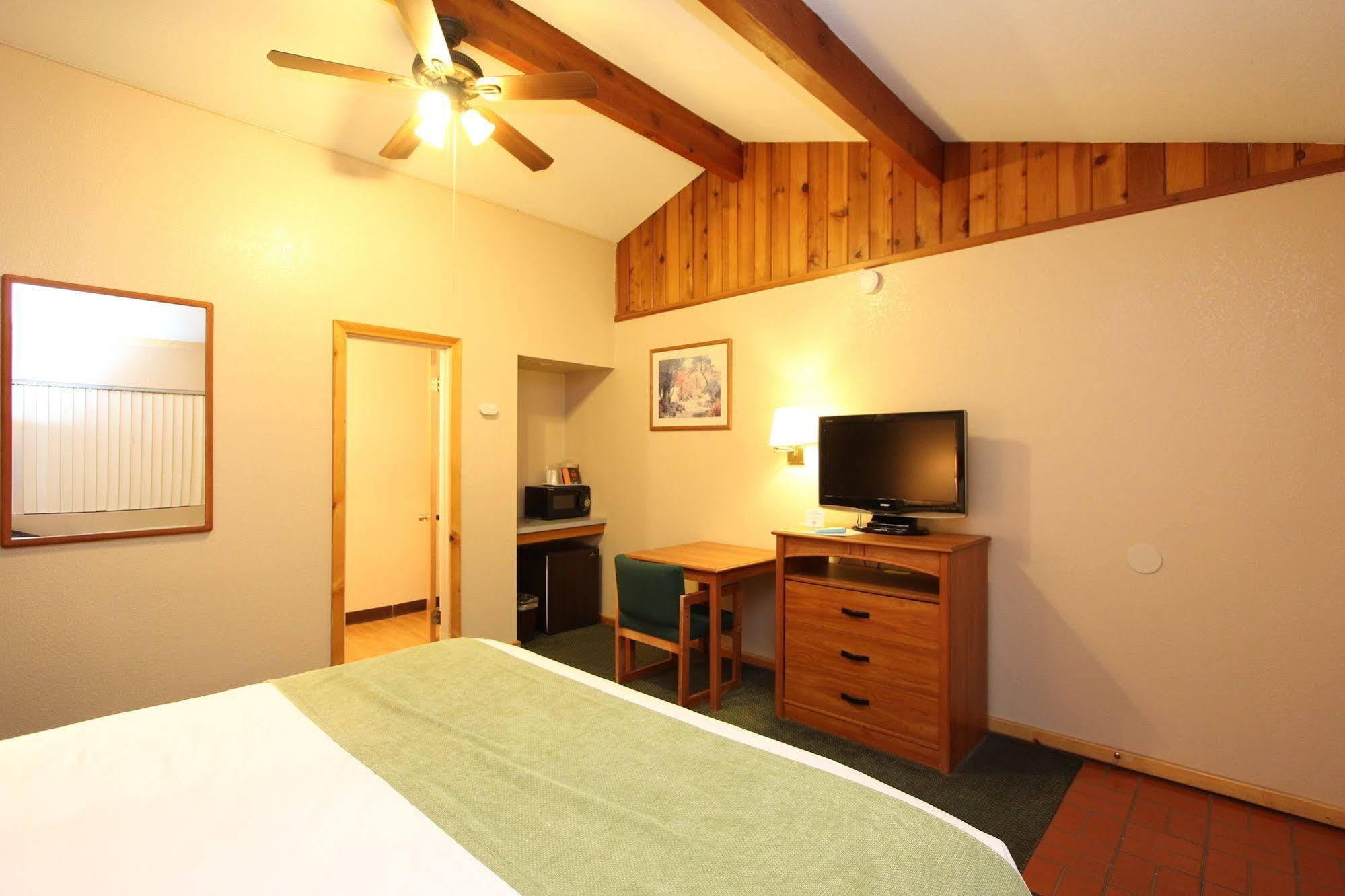 Oakhurst Lodge Exterior photo